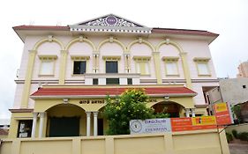 Chembiyan Hotel & Restaurant